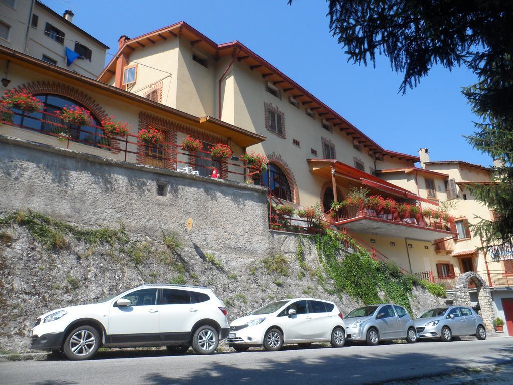 Hôtel Grotta Dei Colombi à Scanno Extérieur photo